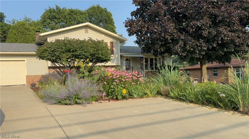 1977 Massillon Road, Akron, OH