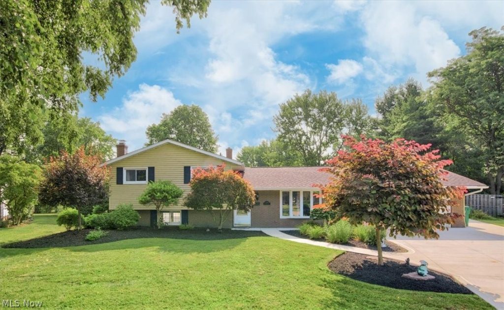 8230 Yorkshire Drive, Mentor, OH