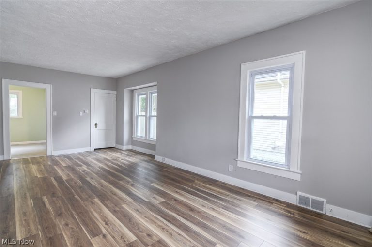 557 Wesleyan Avenue, Barberton, OH - Photo 5