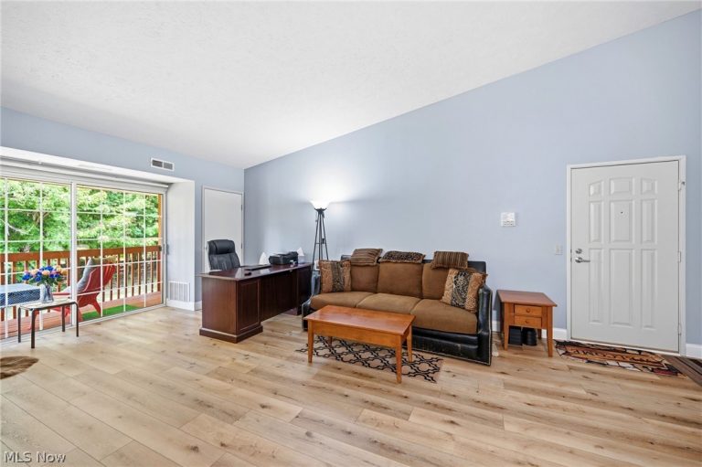 10391 Glenway Drive #202, Twinsburg, OH - Photo 4