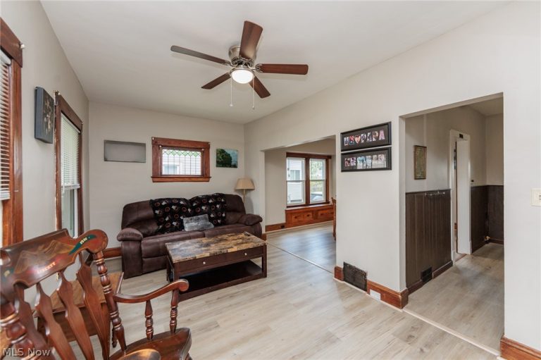 4318 Bucyrus Avenue, Cleveland, OH - Photo 5