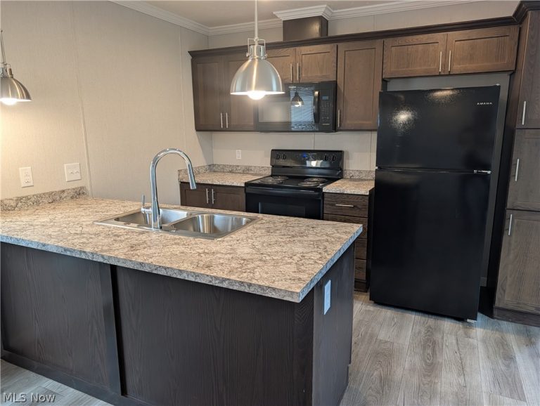 230 Edgecliff Circle #47, Elyria, OH - Photo 8