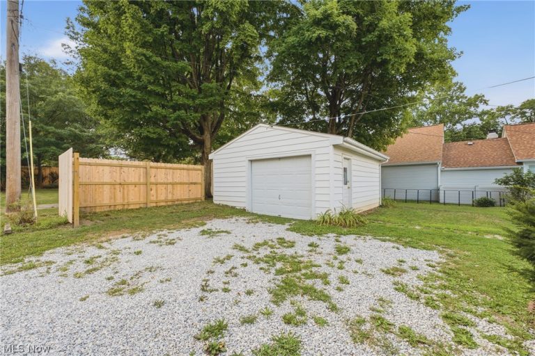 1539 Parkway Boulevard, Alliance, OH - Photo 8