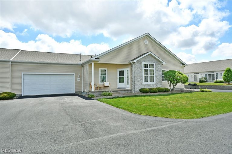 24 Abbington Drive, Warren, OH - Photo 2
