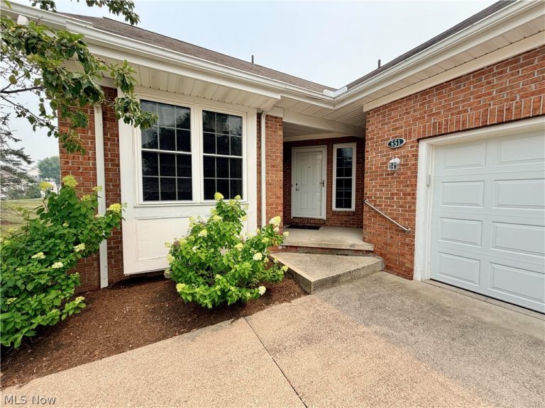 551 Daleview Drive, Aurora, OH - Photo 2