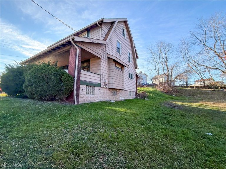 2426 Shirley Road, Youngstown, OH - Photo 2