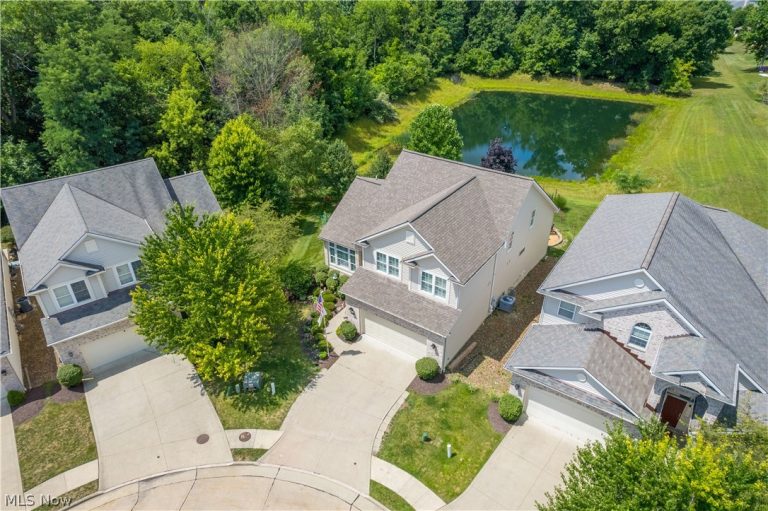 20521 Leana Court, Strongsville, OH - Photo 2