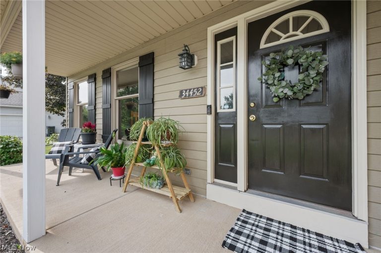 34452 Heatherwood Avenue, Avon, OH - Photo 2