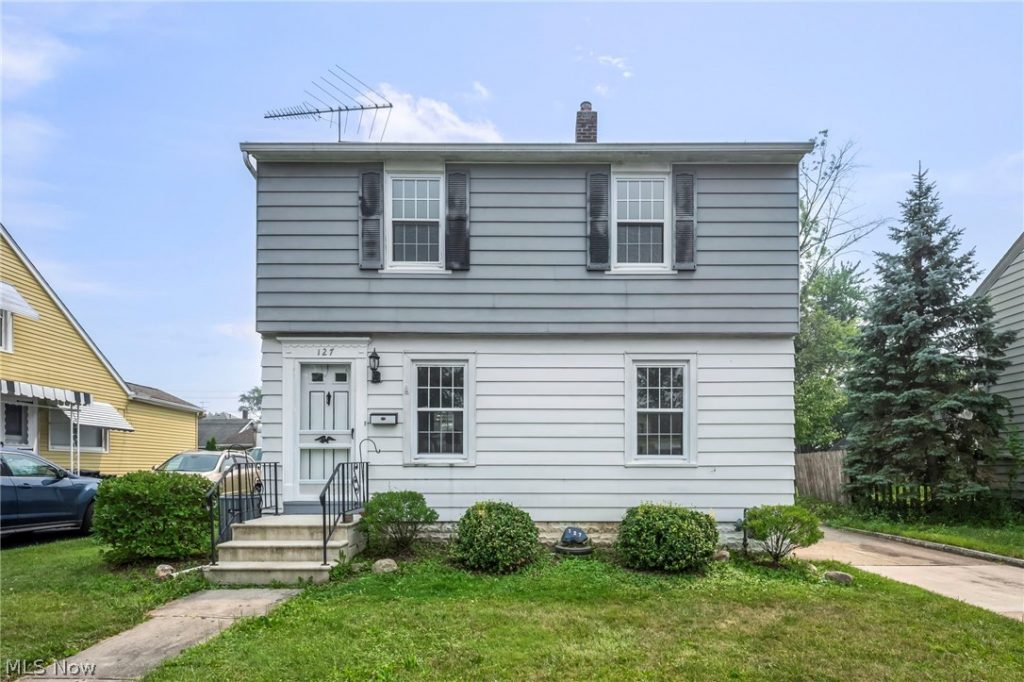 127 Lafayette Street, Elyria, OH