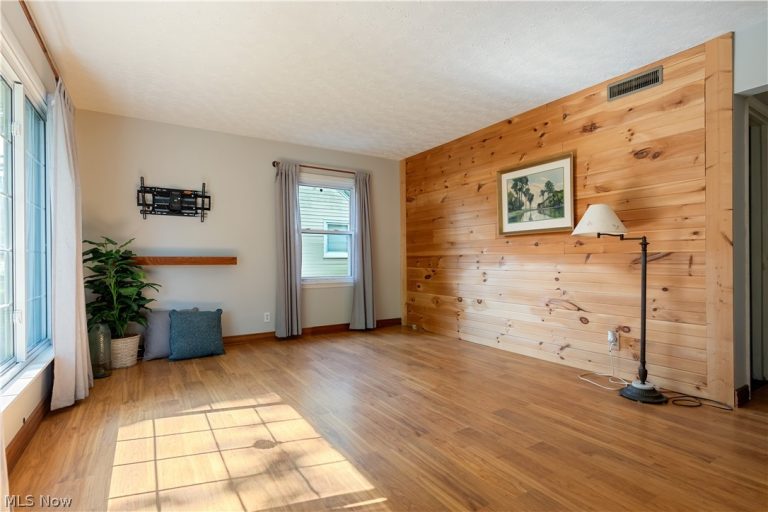 2256 Bailey Road, Cuyahoga Falls, OH - Photo 2
