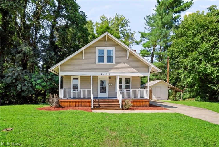 1418 Hocking Road, Belpre, OH, 45714