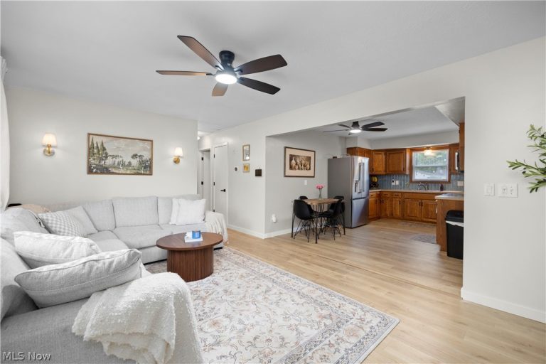 839 Delaware Avenue, Elyria, OH - Photo 3