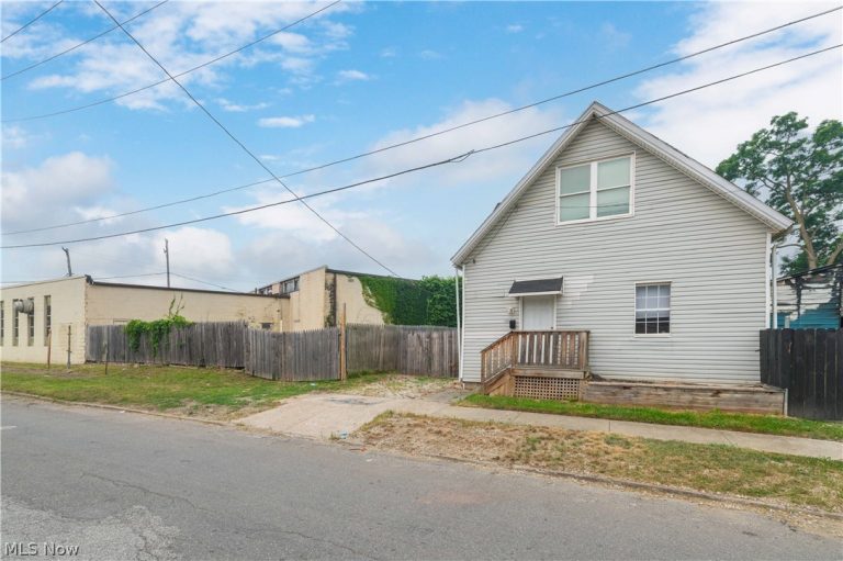 3208 66th Street, Cleveland, OH - Photo 4