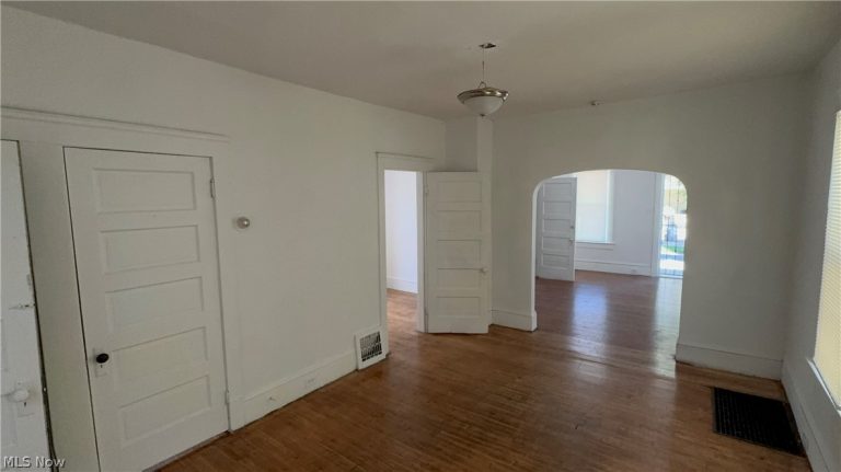 1065 77th Street, Cleveland, OH - Photo 2