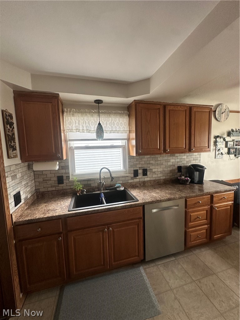 5502 Renwood Drive, Parma, OH - Photo 8