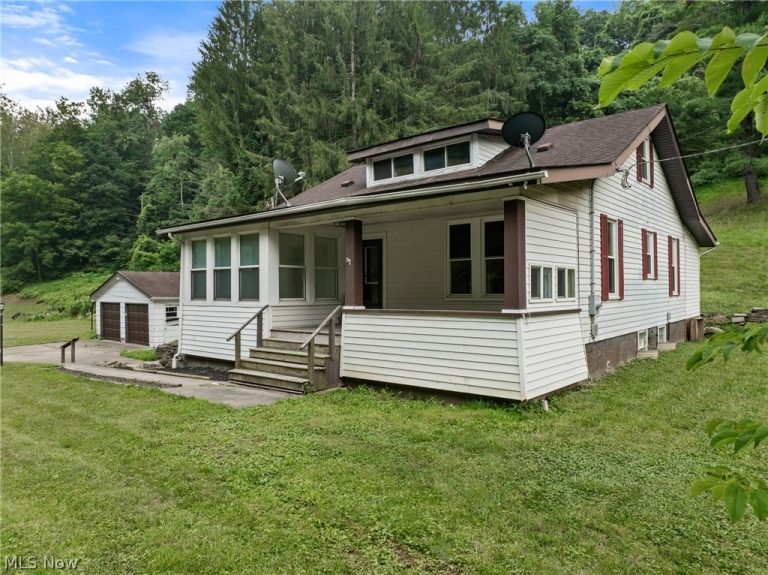 55138 Colerain Pike, Martins Ferry, OH - Photo 2