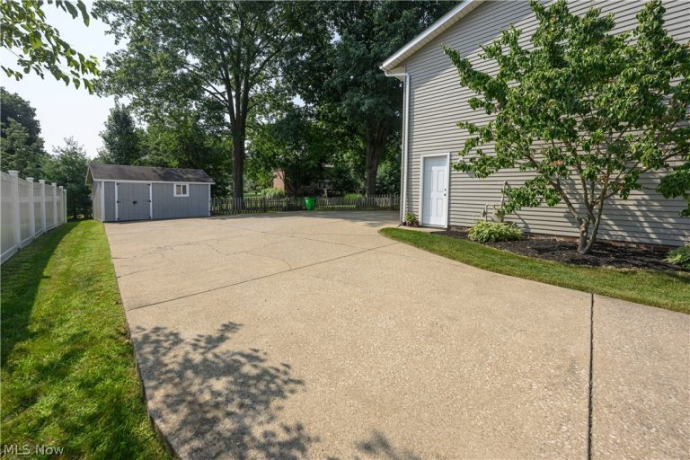 3345 Crownpoint Street, Massillon, OH - Photo 2