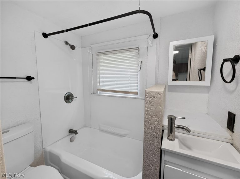 9705 Orleans Avenue, Cleveland, OH - Photo 8