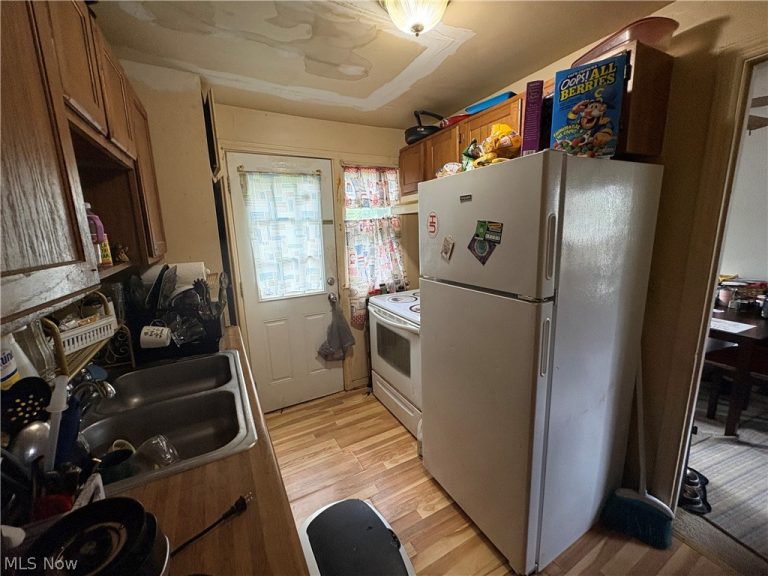 24951 Treadwell, Euclid, OH - Photo 8