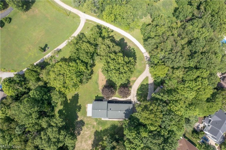 510 Lourdes Drive, Cuyahoga Falls, OH - Photo 3