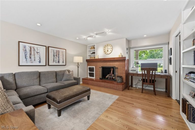6848 Rosemont Drive, Brecksville, OH - Photo 3