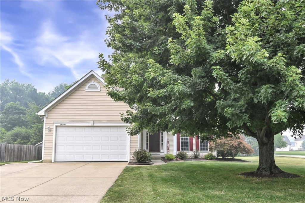 34900 Clear Creek Drive, North Ridgeville, OH