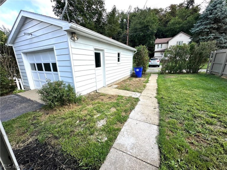 1055 Ambrose Avenue, East Liverpool, OH - Photo 6