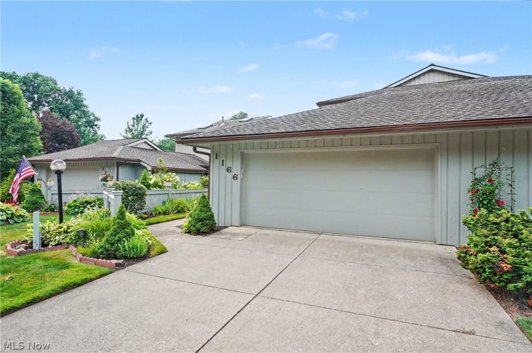 1166 Inverness Lane #100, Stow, OH - Photo 3