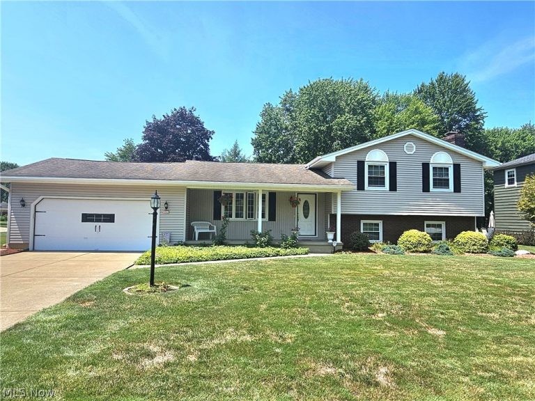 8394 Four Seasons Trail, Youngstown, OH, 44514