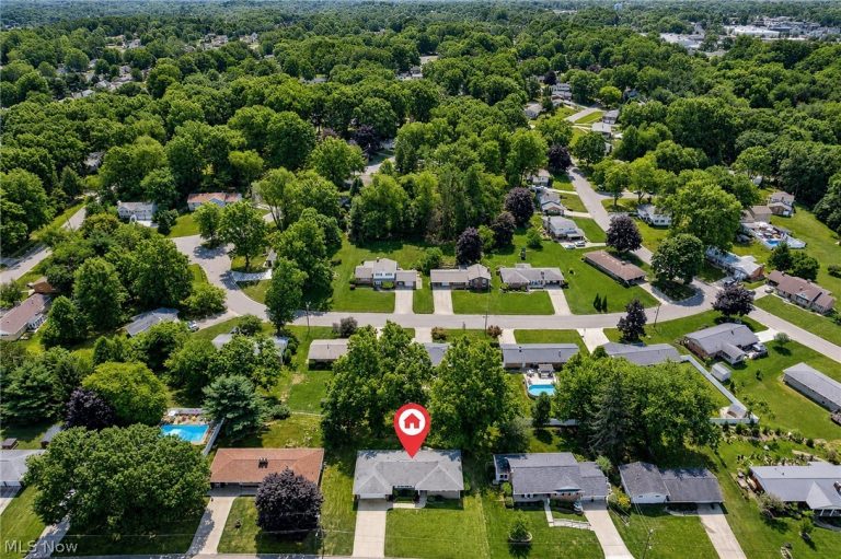 800 Woodview Drive, Massillon, OH - Photo 3