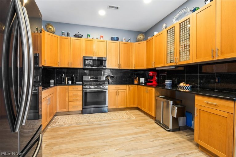 12701 Larchmere Boulevard #2A, Cleveland, OH - Photo 5