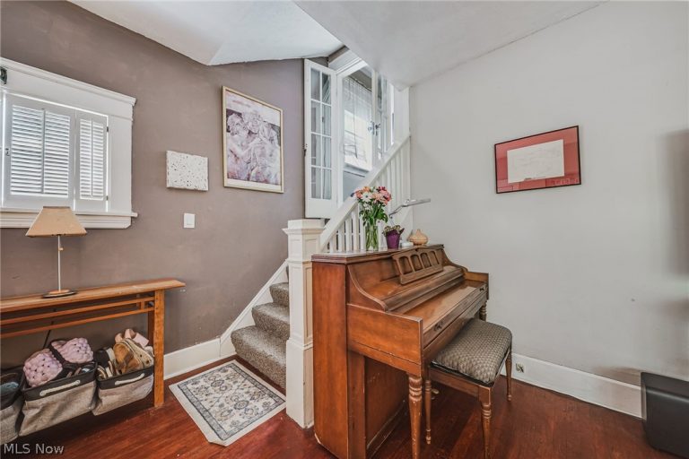 3537 Scarborough Road, Cleveland Heights, OH - Photo 6