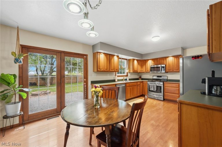 216 Pleasant Street, LaGrange, OH - Photo 8