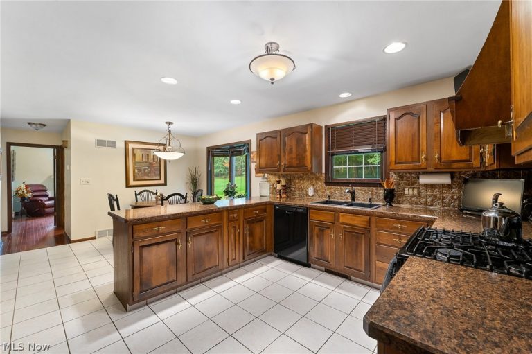 7617 Locust Lane, Poland, OH - Photo 8