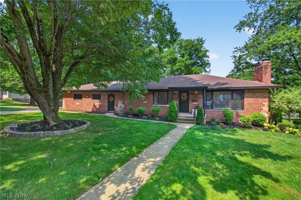 488 Strader Road, Akron, OH