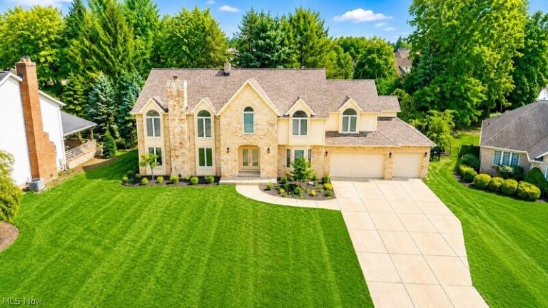 5650 Ashley Circle, Highland Heights, OH - Photo 2