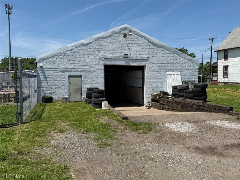 1306 Harrisburg Road, Canton, OH - Photo 2