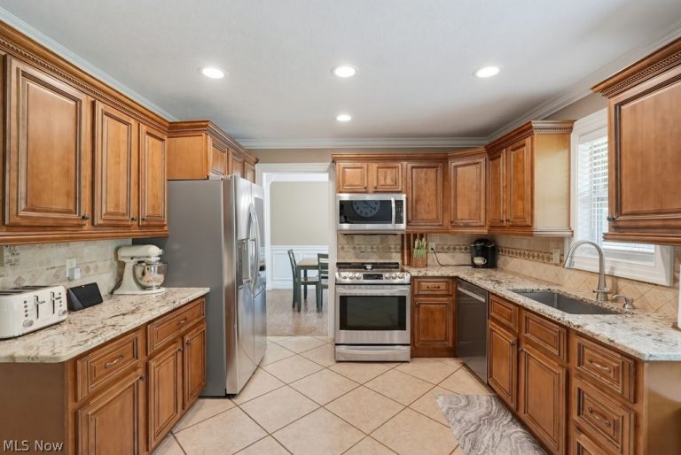 7875 Newcomb Drive, Parma, OH - Photo 4