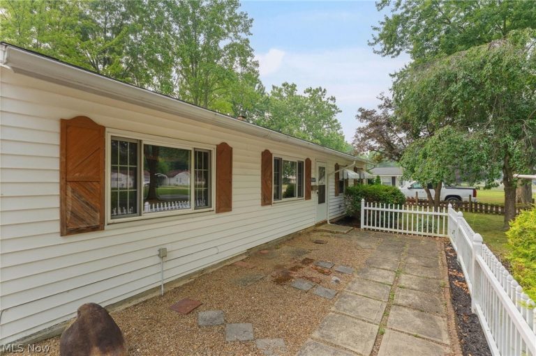 7365 Chennault Drive, North Ridgeville, OH - Photo 2