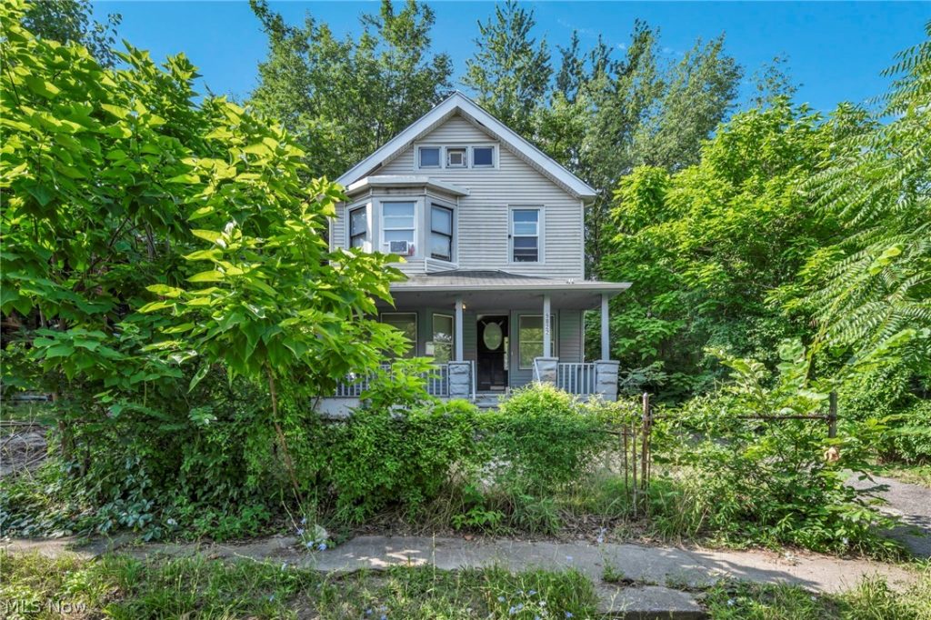 9822 Raymond Avenue, Cleveland, OH