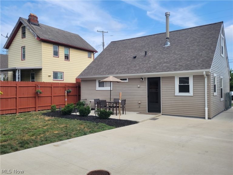 12509 Hirst Avenue, Cleveland, OH - Photo 5