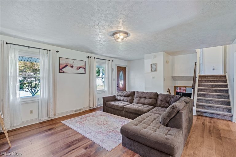 1796 Maple Trace Court, Youngstown, OH - Photo 3