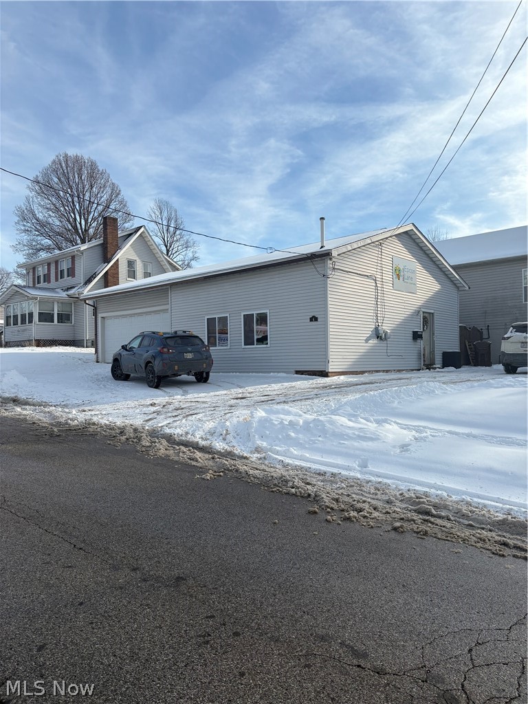 2055 Main Street, Akron, OH, 44301