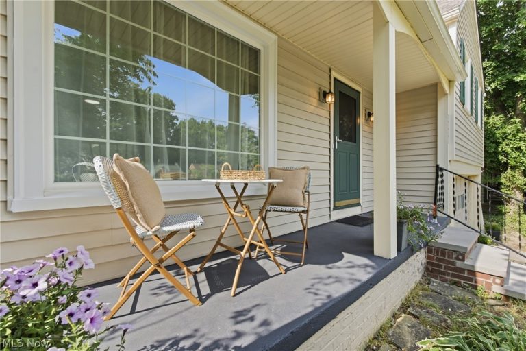 3556 Meadowbrook Boulevard, Cleveland Heights, OH - Photo 2