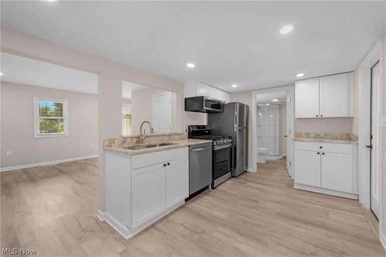 445 Berea Street, Berea, OH - Photo 8