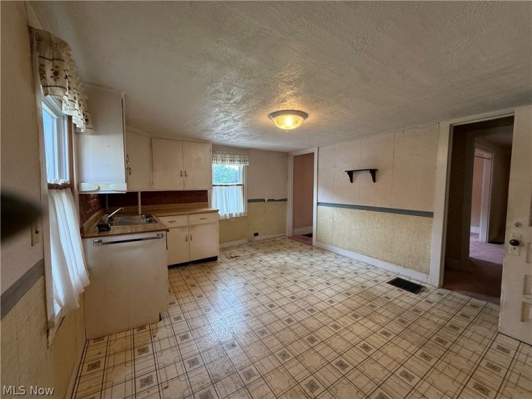 1644 Mahoning Trumbull Co Line Road, Mineral Ridge, OH - Photo 3