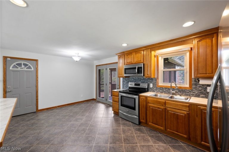 8311 Parkford Street, Massillon, OH - Photo 8