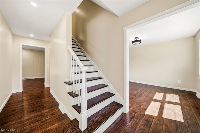17911 Snyder Road, Chagrin Falls, OH - Photo 4