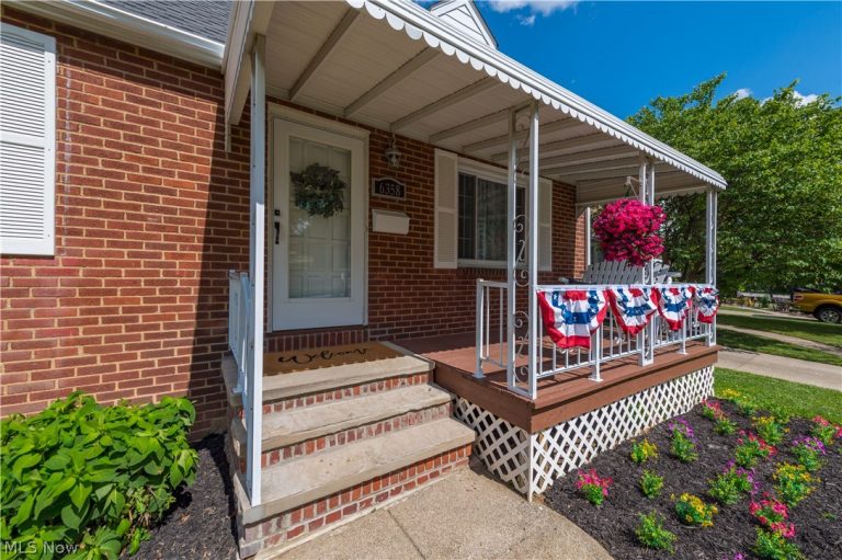 6358 Allanwood Drive, Parma, OH - Photo 4
