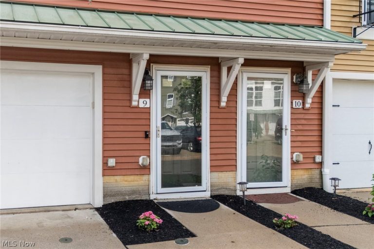 9 Grandview Drive, Rocky River, OH - Photo 3